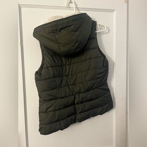 Hollister large, olive green puffer vest
